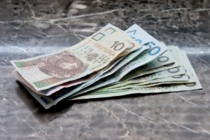 Pożyczka na większe wydatki – gdzie jej szukać? Darmowa pierwsza pożyczka, pożyczka pod zastaw auta Warszawa